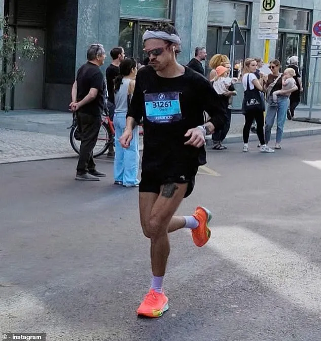 Harry Styles breaks his personal best during Berlin Marathon as he stuns  onlookers by running his second 26.2 mile race under a false name | Daily  Mail Online