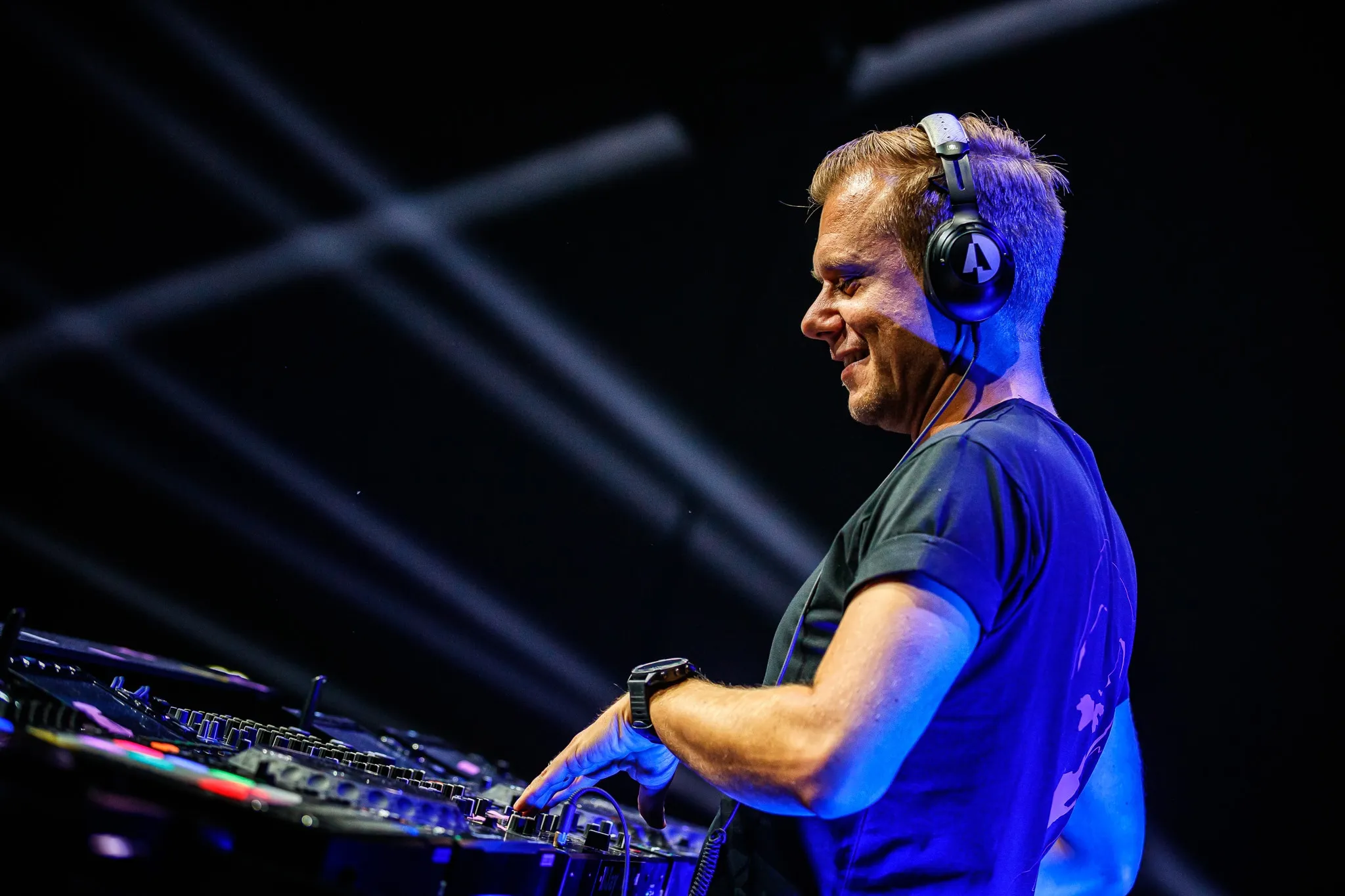 Armin van Buuren: Ik ben me kapotgeschrokken dat mijn fans moeten vechten  aan het front | Trouw
