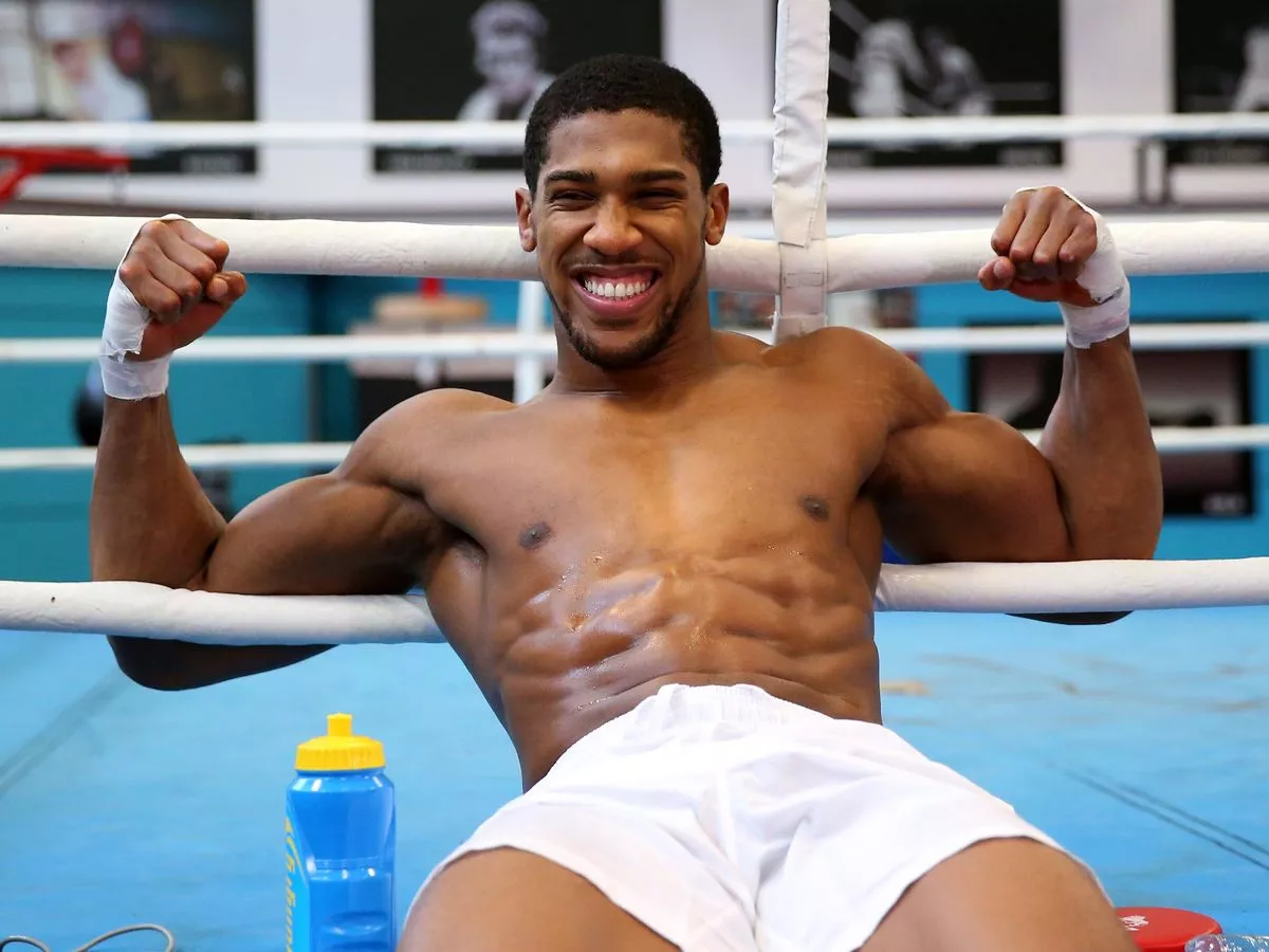 Heavyweight world champion Anthony Joshua open to fighting in the UFC - on  one condition - The Mirror
