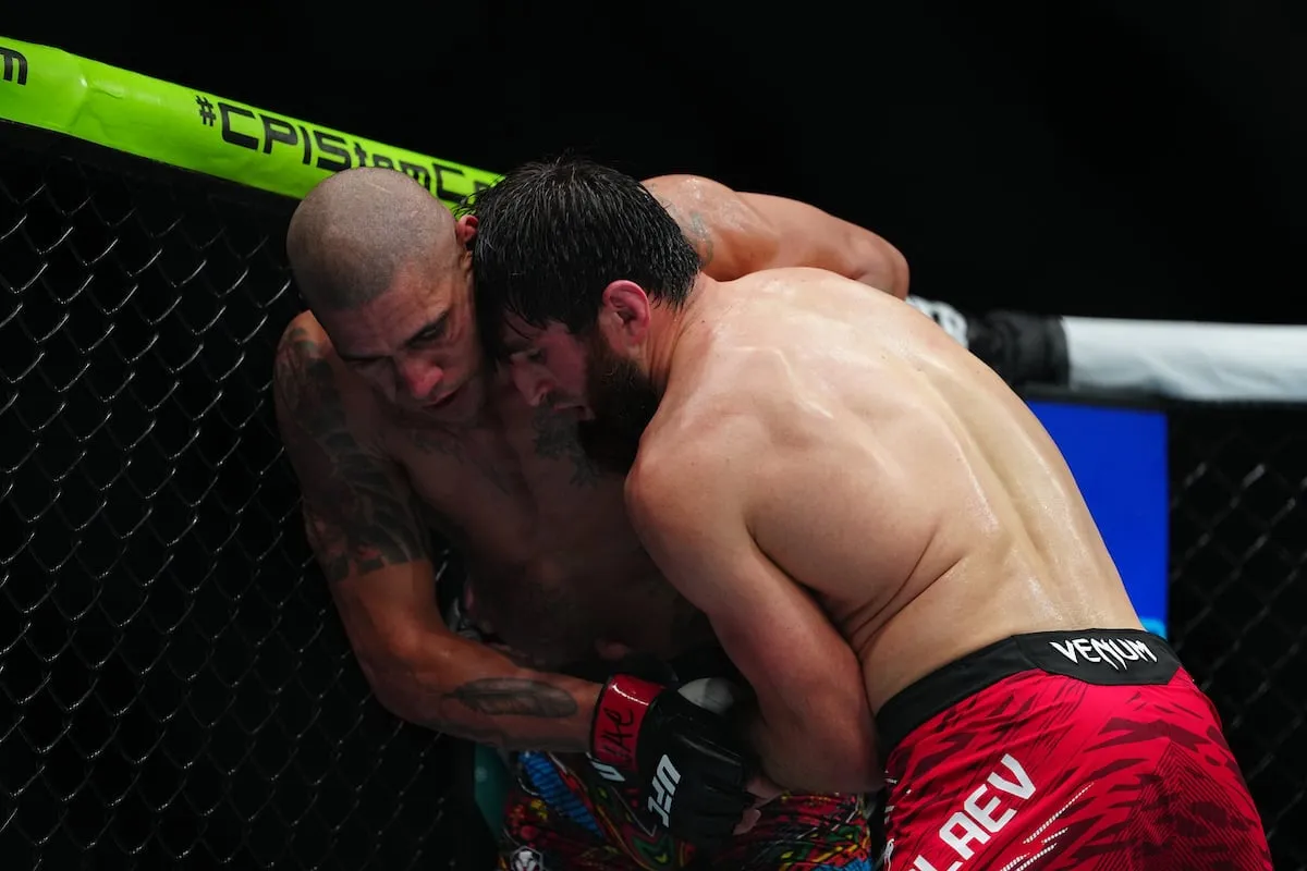 Herb Dean será árbitro para Alex Pereira contra Magomed Ankalaev en UFC 320