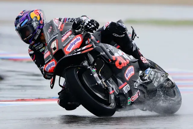 How Jorge Martin's first day back with Aprilia in MotoGP went - Yahoo Sports
