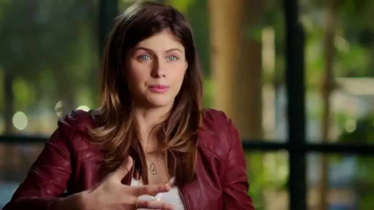 San Andreas Official Movie Interview - Alexandra Daddario - YouTube