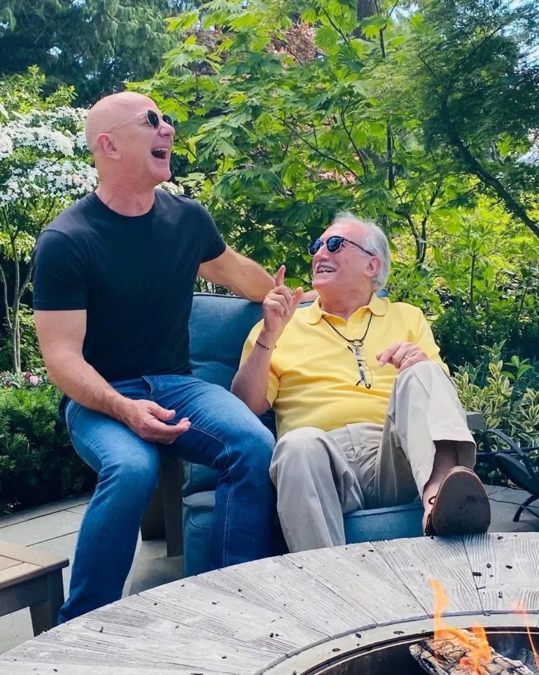 Tài sản của cha mẹ tỷ phú Jeff Bezos khủng cỡ nào