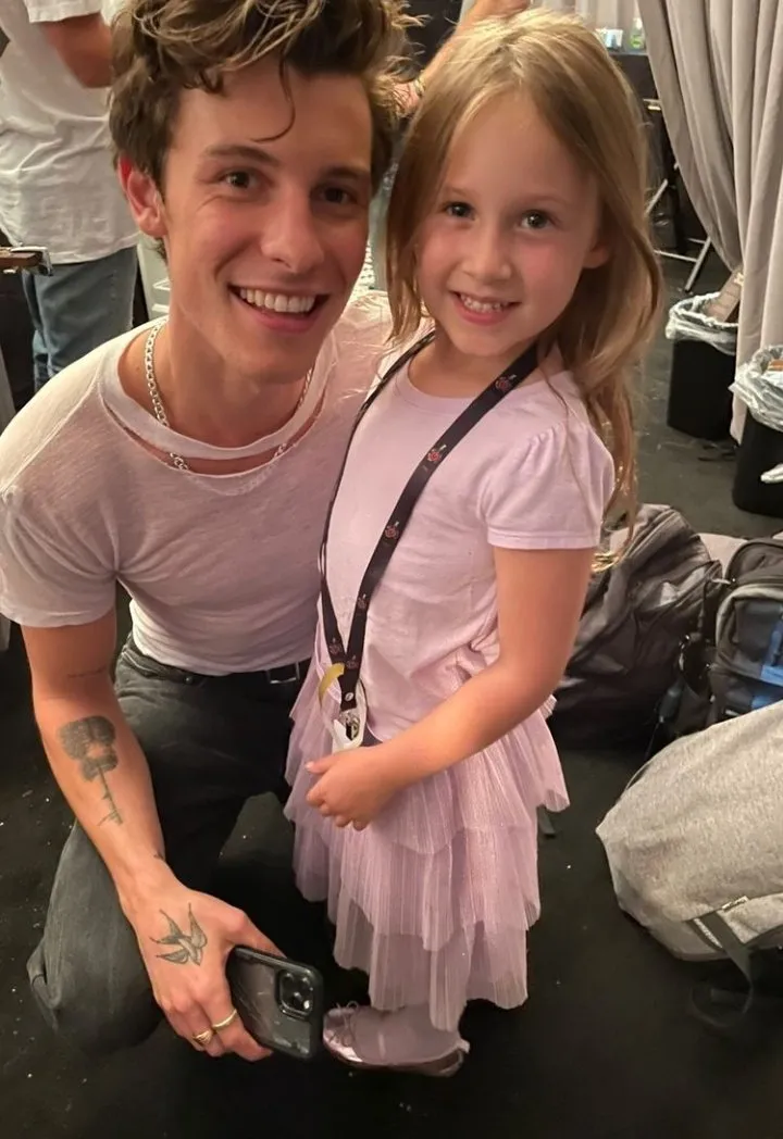 shawn mendes updates 🌤 on X: "📸| Shawn Mendes with Matt Galle's daughter  in New York yesterday https://t.co/PqnGLn3gSA" / X