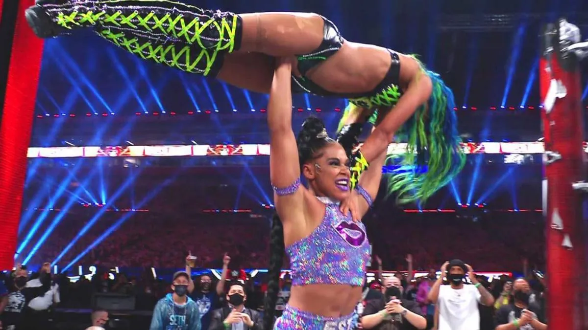 Bianca Belair defeats Sasha Banks in one of the greatest WrestleMania main  events ever as the ladies make history | talkSPORT