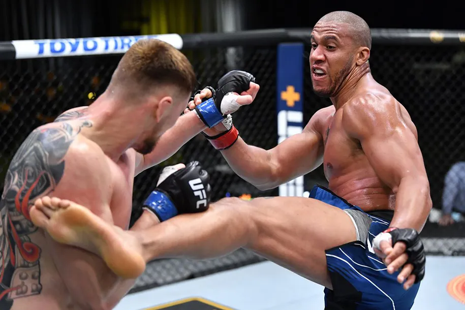 Kết quả UFC 265: Ciryl Gane knockout Derrick Lewis hoàn hảo