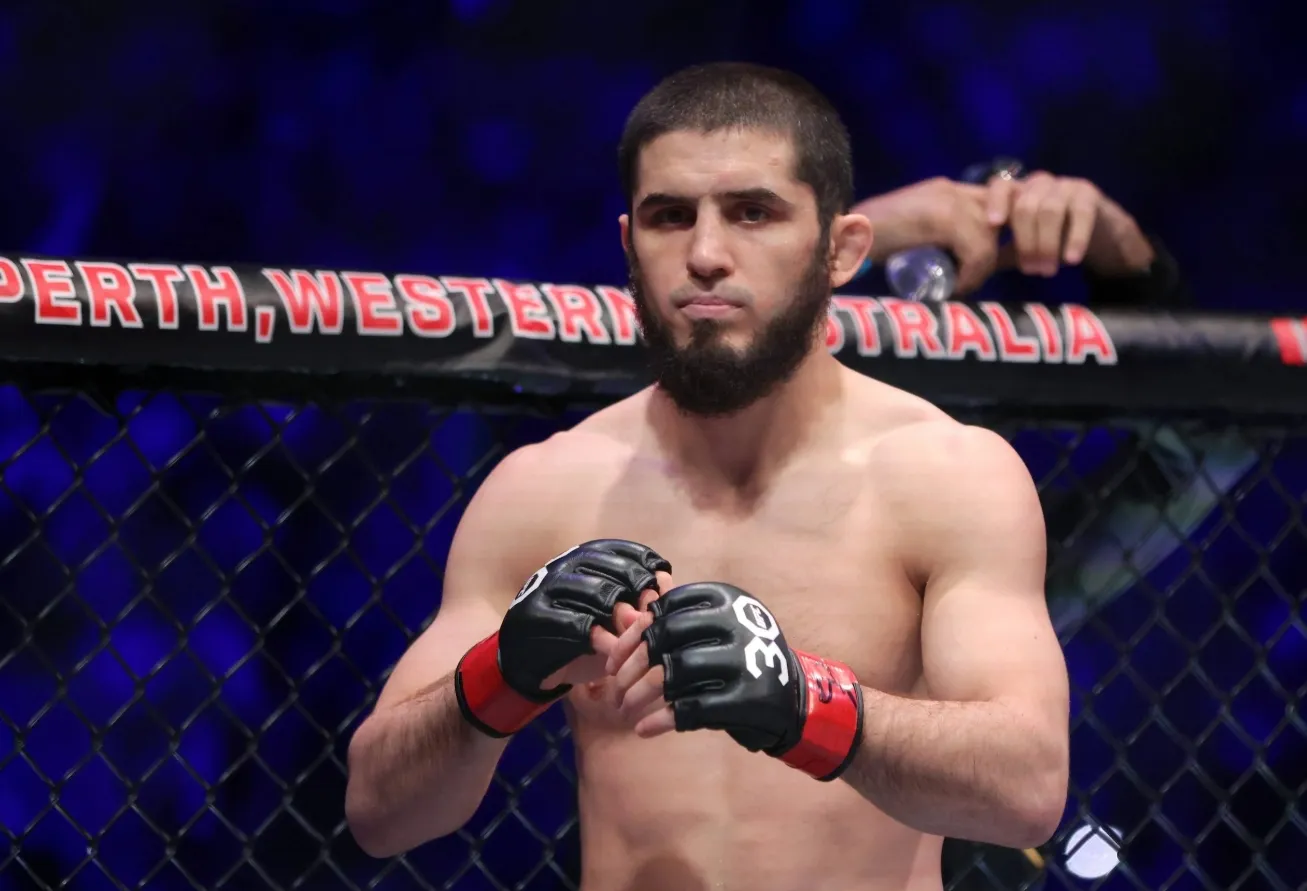 Islam Makhachev được đề nghị bỏ đai để Ilia Topuria vô địch hạng nhẹ"