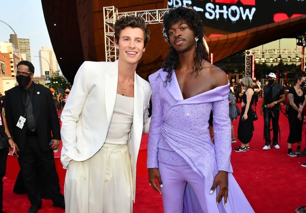 Midias SM on X: "Shawn Mendes com Lil Nas X no red carpet do ...