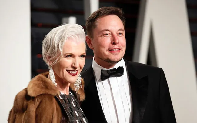 Gia đình trong mơ' của Elon Musk: Cha sở hữu IQ ngang thiên tài, mẹ là siêu  mẫu nổi tiếng, 2 em trai và gái đều là triệu phú đôla