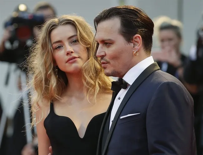 Johnny Depp's wife Amber Heard files for divorce - National | Globalnews.ca