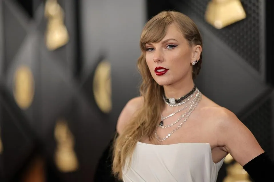 Taylor Swift's 'Reputation' Soars To No. 1 Following Her Groundbreaking News