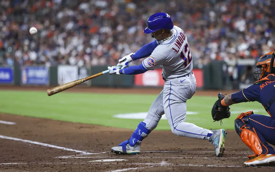 Hình nền trận đấu bóng chày của Francisco Lindor | WallpapersOK