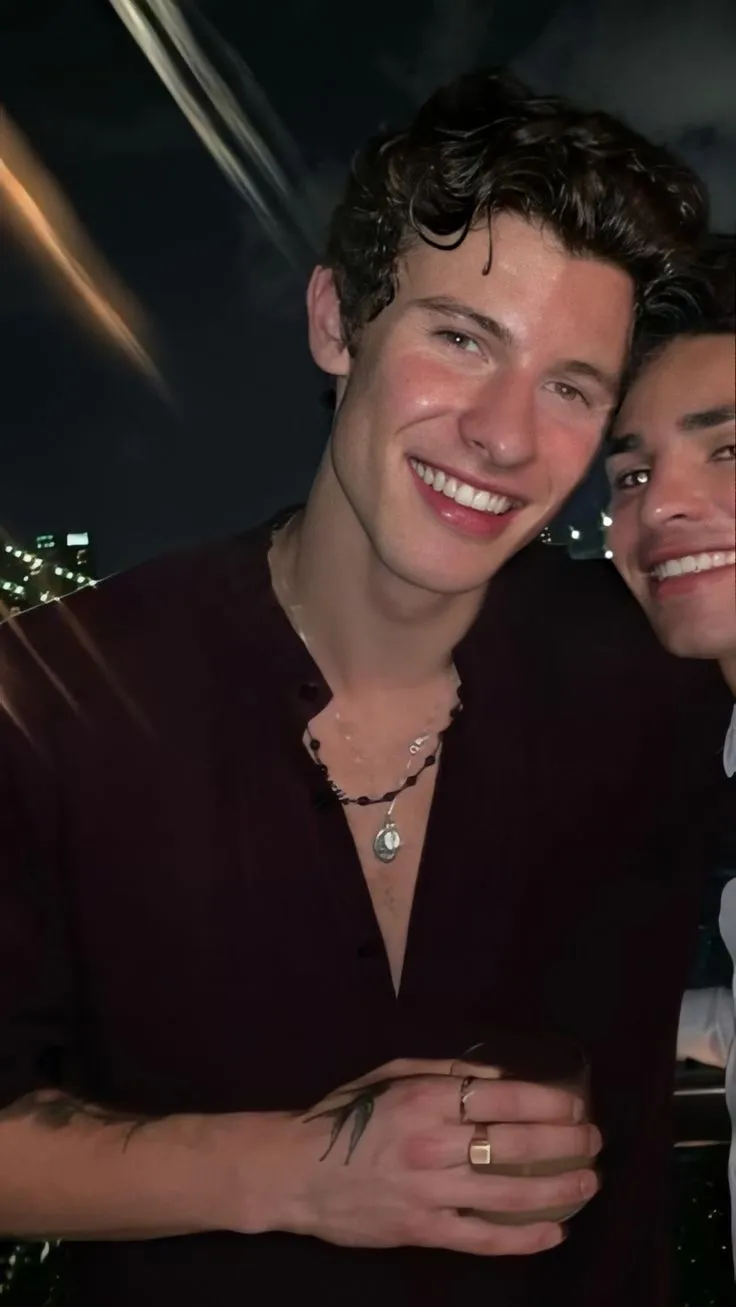 Pin de Dariana Granados en Shawn Mendes❤️ | Chon mendes, Celebridades, Foto