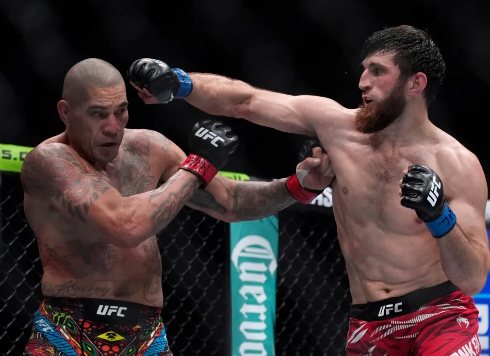 Magomed Ankalaev đáp trả bình luận "hèn hạ" của Alex Pereira
