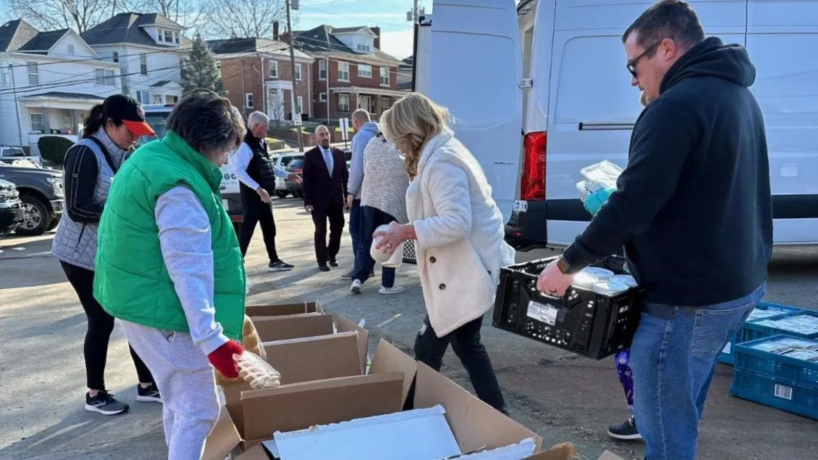 Bengals QB Joe Burrow makes donation to help give out meals