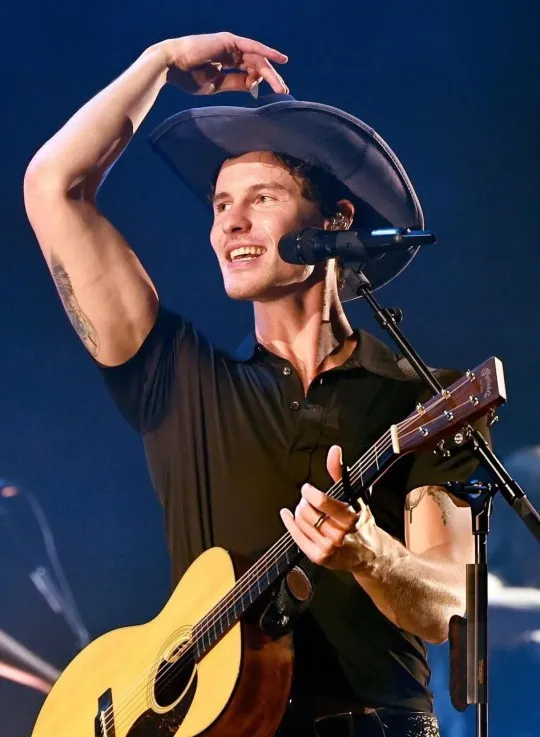 joenate — SHAWN MENDES On the Road Again Tour Boston, MA -...