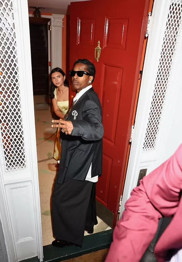 π΅ππ on X: "Rihanna & A$AP Rocky today in NYC https://t.co/kH8RyoRdPq" / X