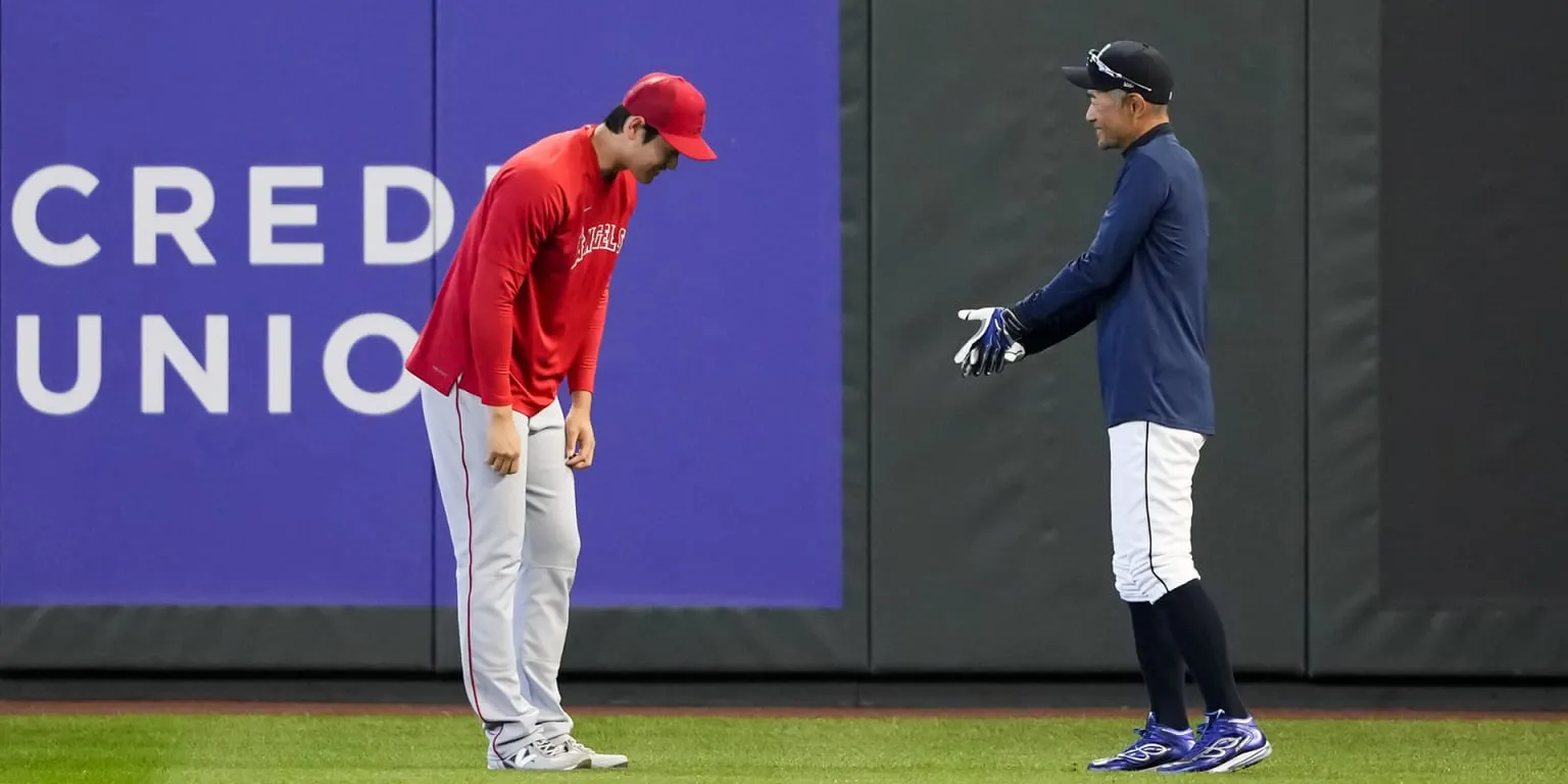 Shohei Ohtani, Ichiro Suzuki share pregame moment