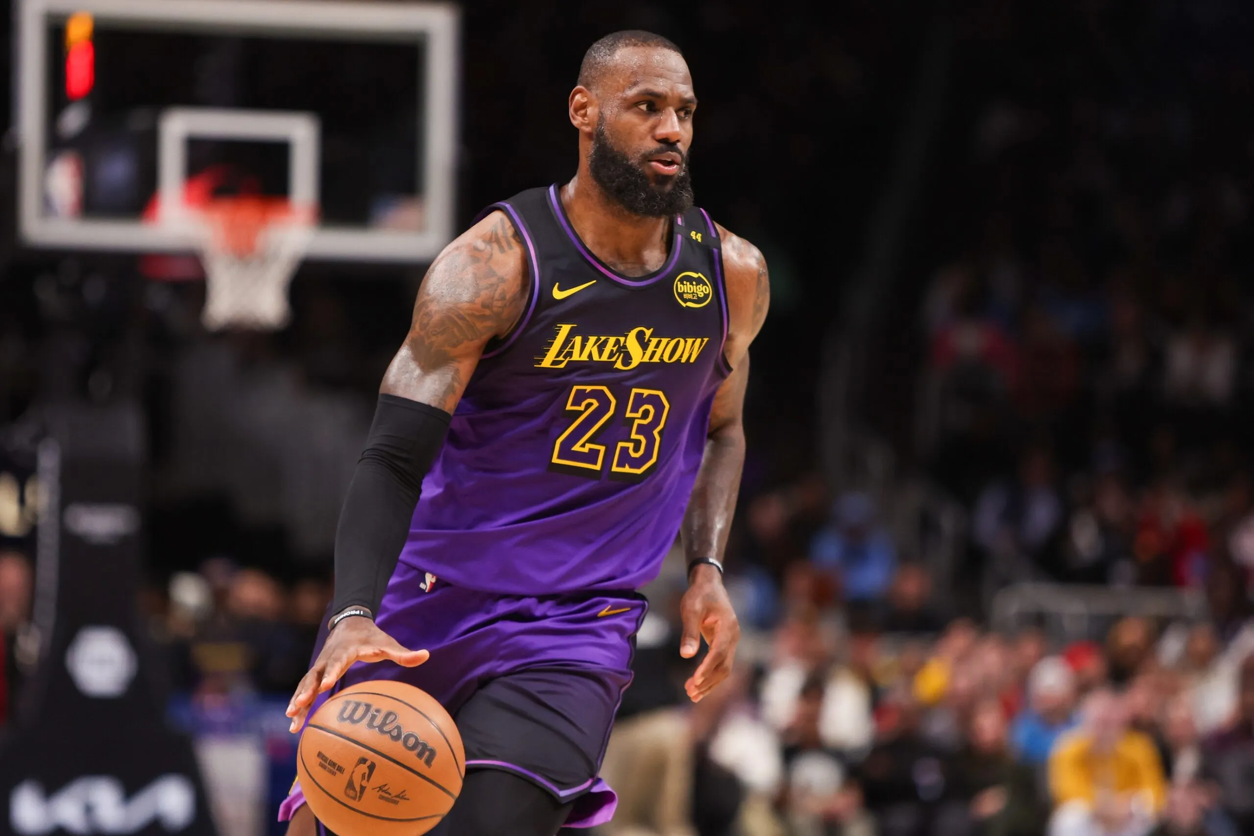 How many points LeBron James scored tonight against Hawks? Full Stats