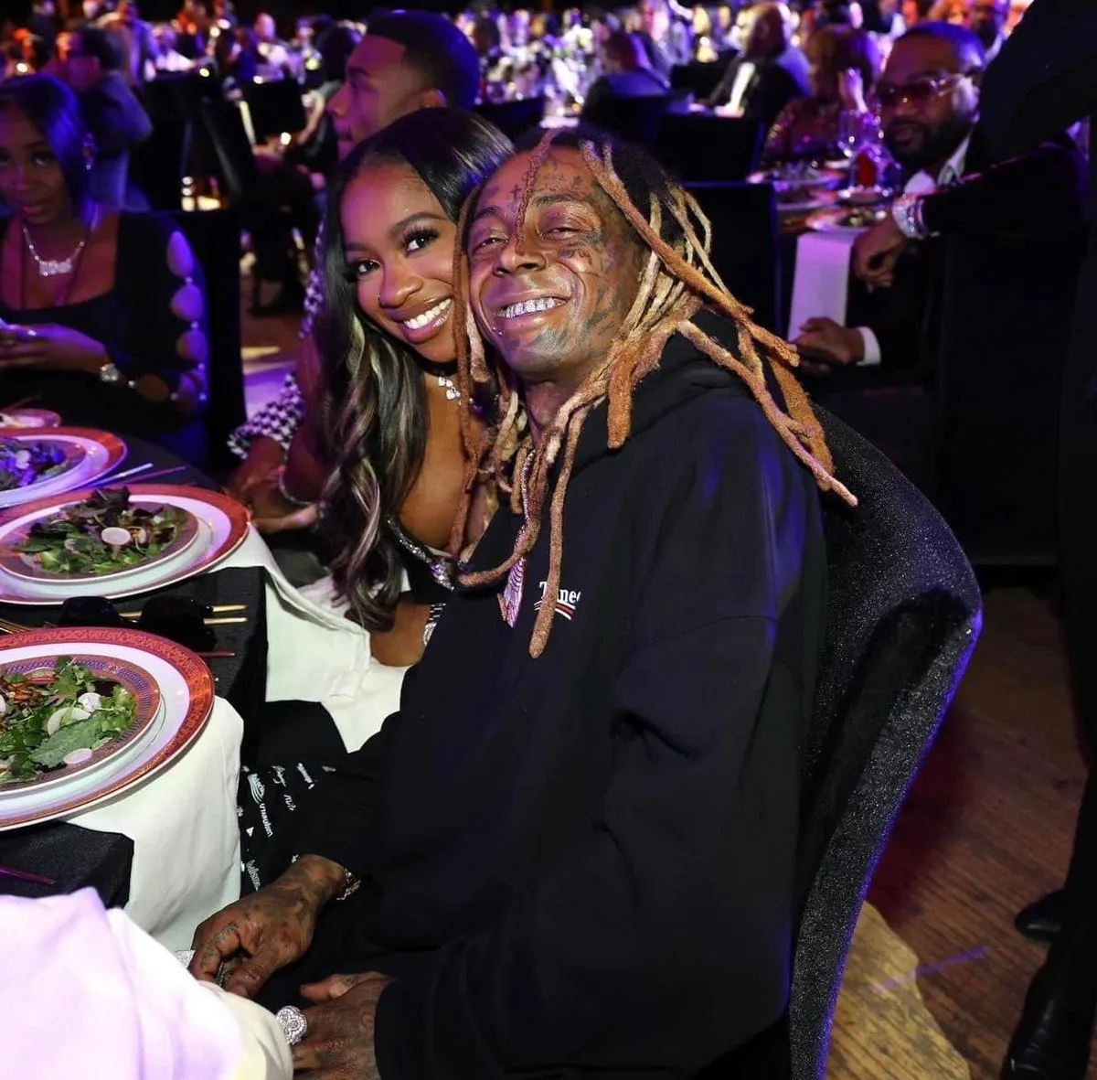 Glock Topickz on X: "Drake (wearing his $12.5M Diamond Engagement ring necklace) presents @LilTunechi with the Global Impact Award at #BMCHonors 🔗: https://t.co/xBQqKtvDeD https://t.co/aROeORnyIE" / X