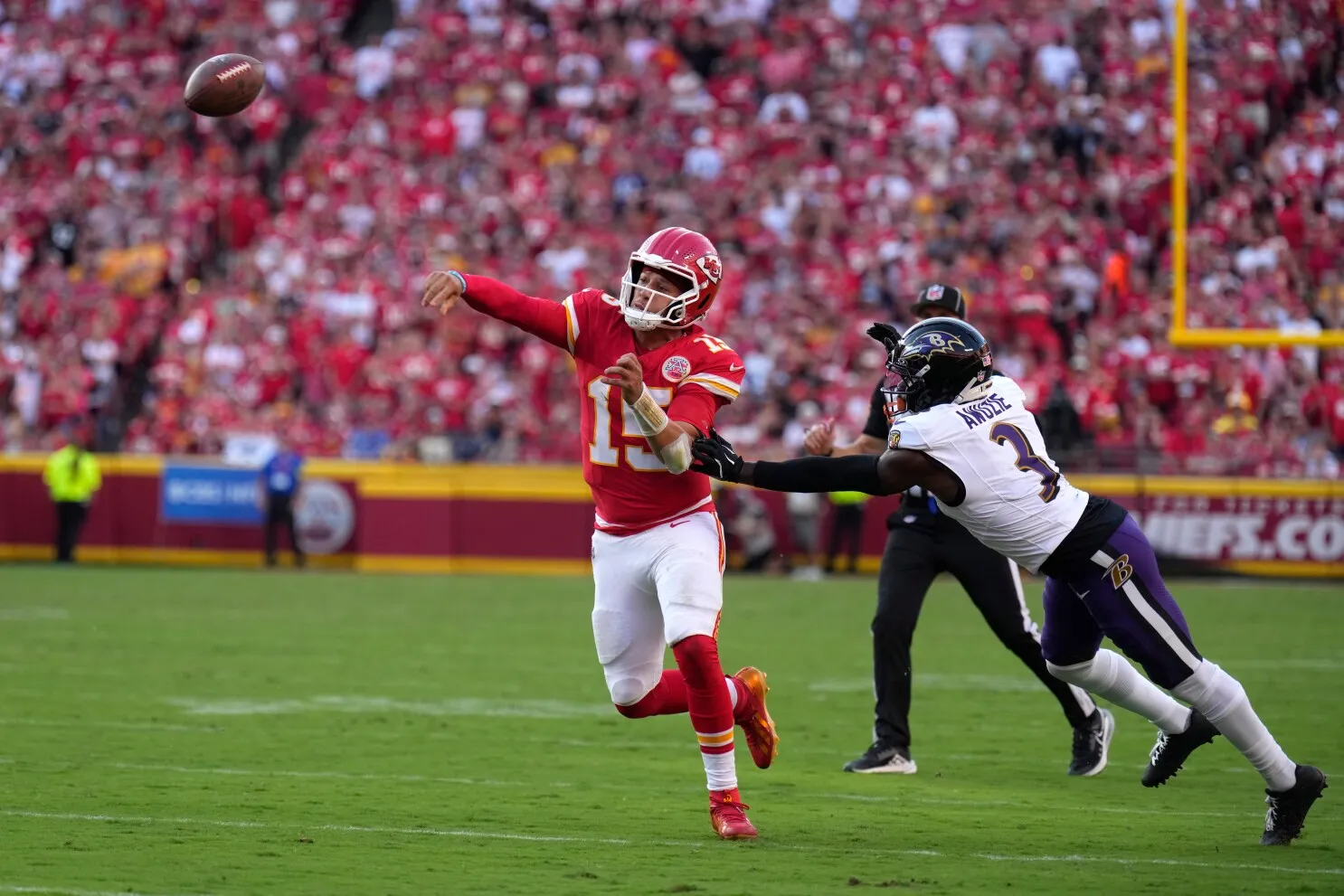 Mahomes shines for Chiefs, Jackson adds to Ravens' injury woes as Kansas  City rolls to 37-20 victory | AP News