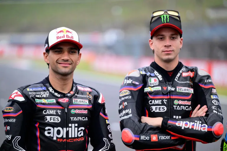 Bezzecchi: "Quiero dar las gracias a los chicos, que ni han comido para reparar las motos"