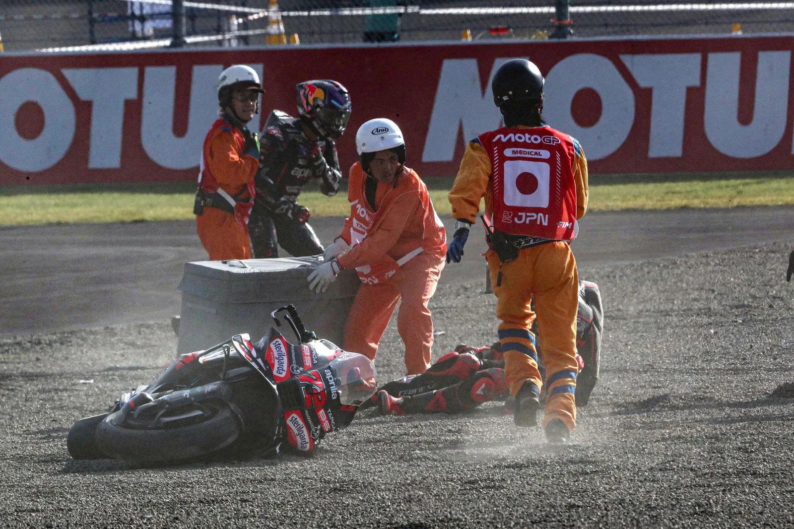 Marco Bezzecchi: Leg muscle “full of blood”, “went to check on Jorge Martin”  | Crash.net