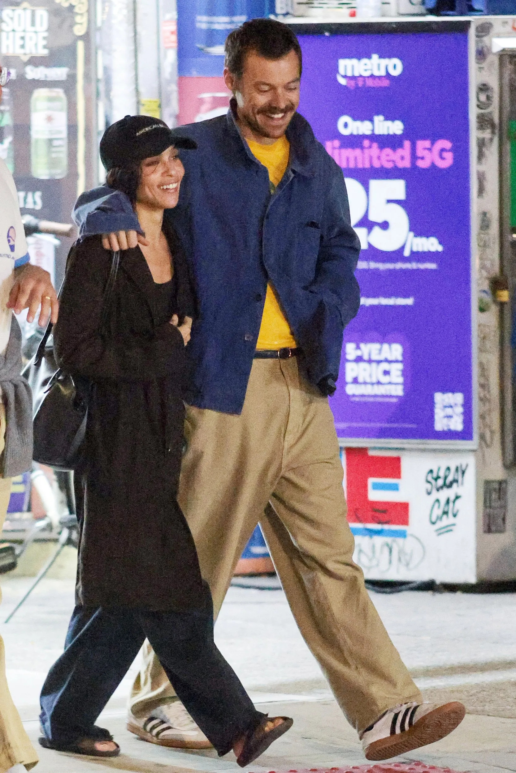 Harry Styles wraps arm around Zoë Kravitz confirming romance after 'hook  up' rumours | Metro News