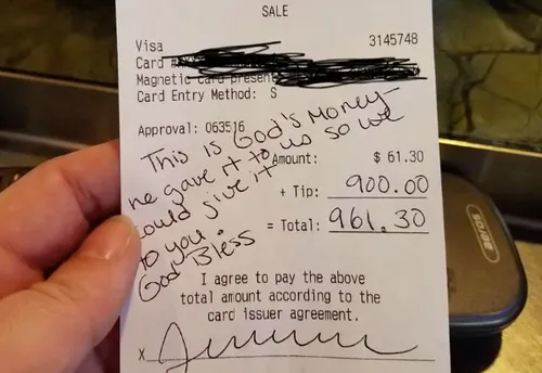 Pregnant Server Gets A $900 Tip Just In Time For Christmas | HuffPost Good News