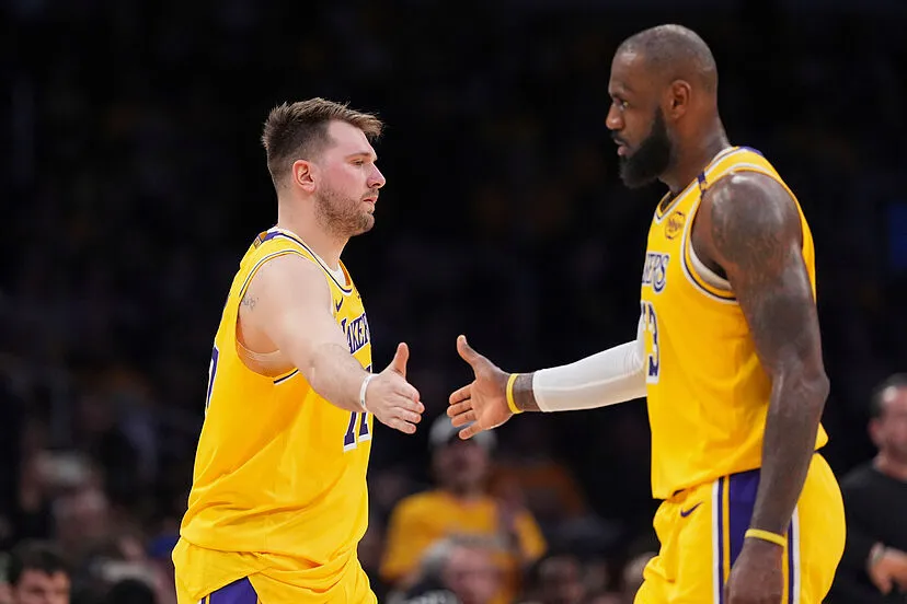LeBron James and Luka Doncic shine in Lakers' new era with dominant debut  win | Marca