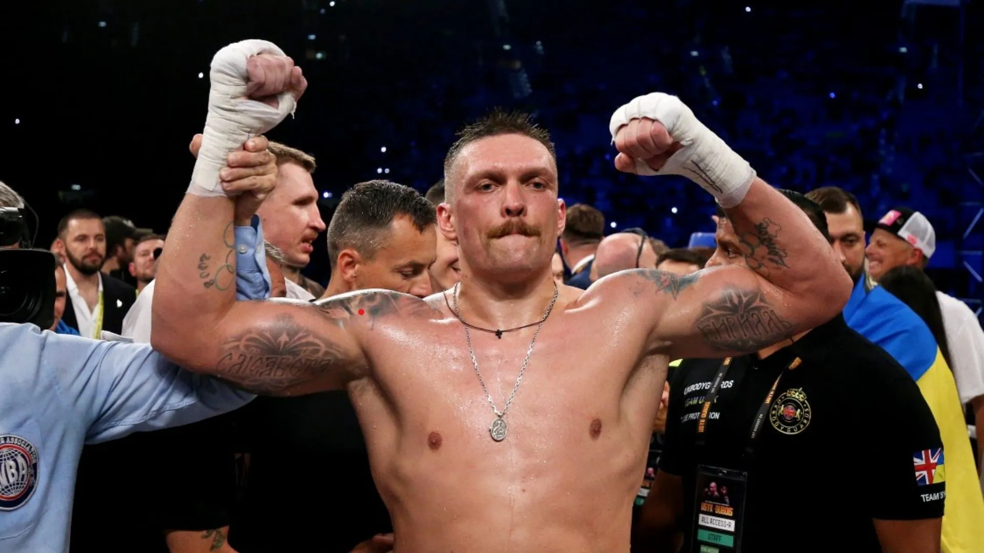 Oleksandr Usyk vs Daniel Dubois LIVE RESULT: Ukrainian WINS by TKO after  'low blow' controversy - reaction | The Sun