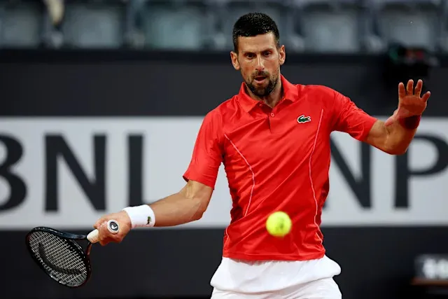 Novak Djokovic hit in head by water bottle, needed medical attention after  opening win at Italian Open - Yahoo Sports