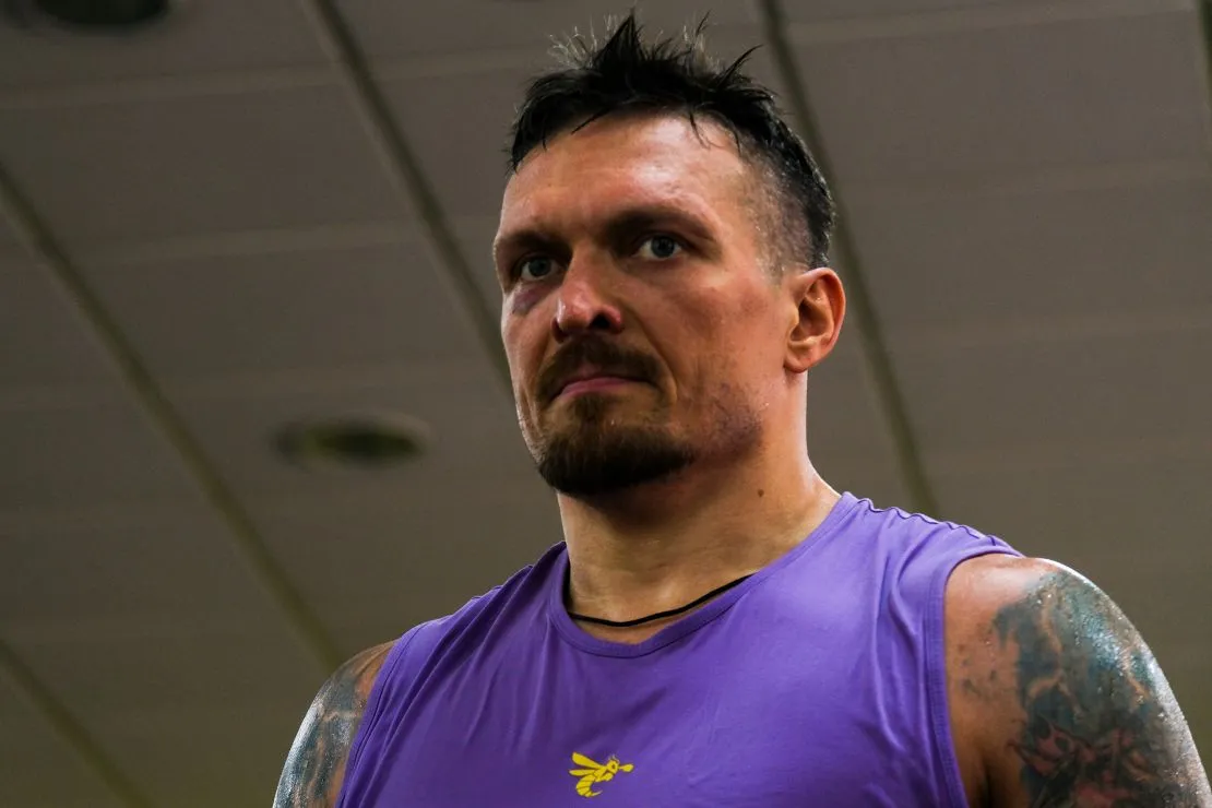 Oleksandr Usyk: Heavyweight boxing champion pleads with Trump, inviting him  to spend a week in Ukraine: 'Open your eyes, help my people' | CNN