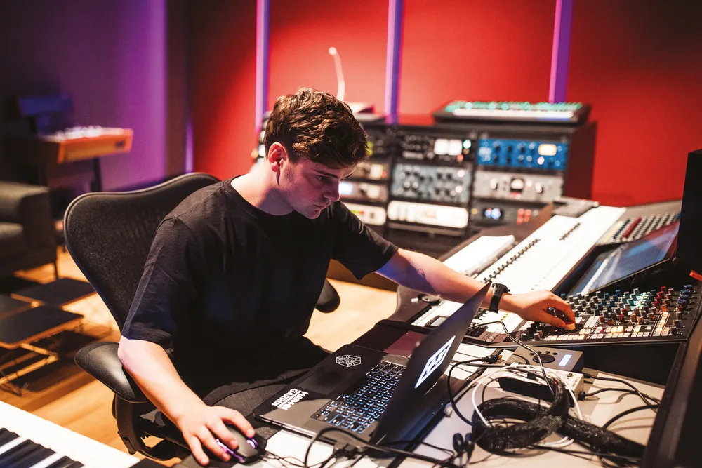 Martin Garrix: Superstar DJ