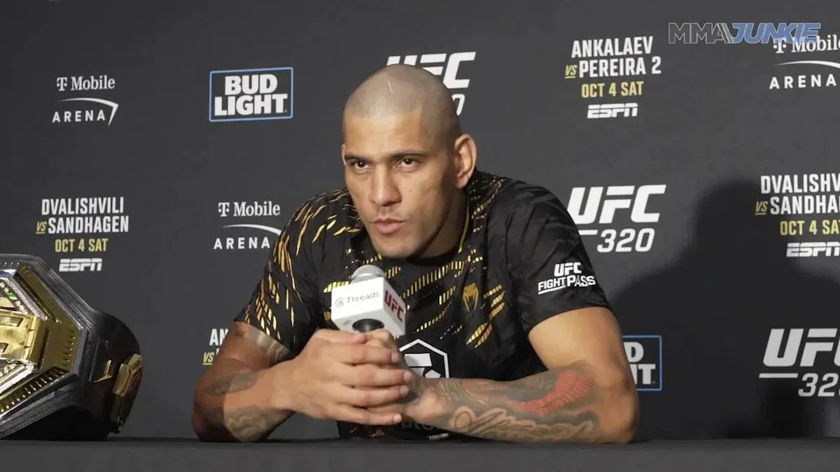 New UFC champ Alex Pereira wants super fights, was going to call out Jon  Jones - Yahoo Sports