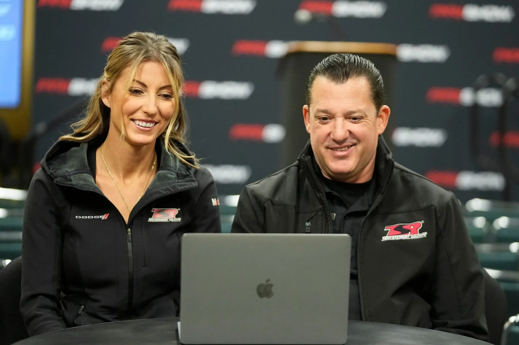 NHRA's Leah Pruett pauses career to start a family with Tony Stewart –  Orange County Register