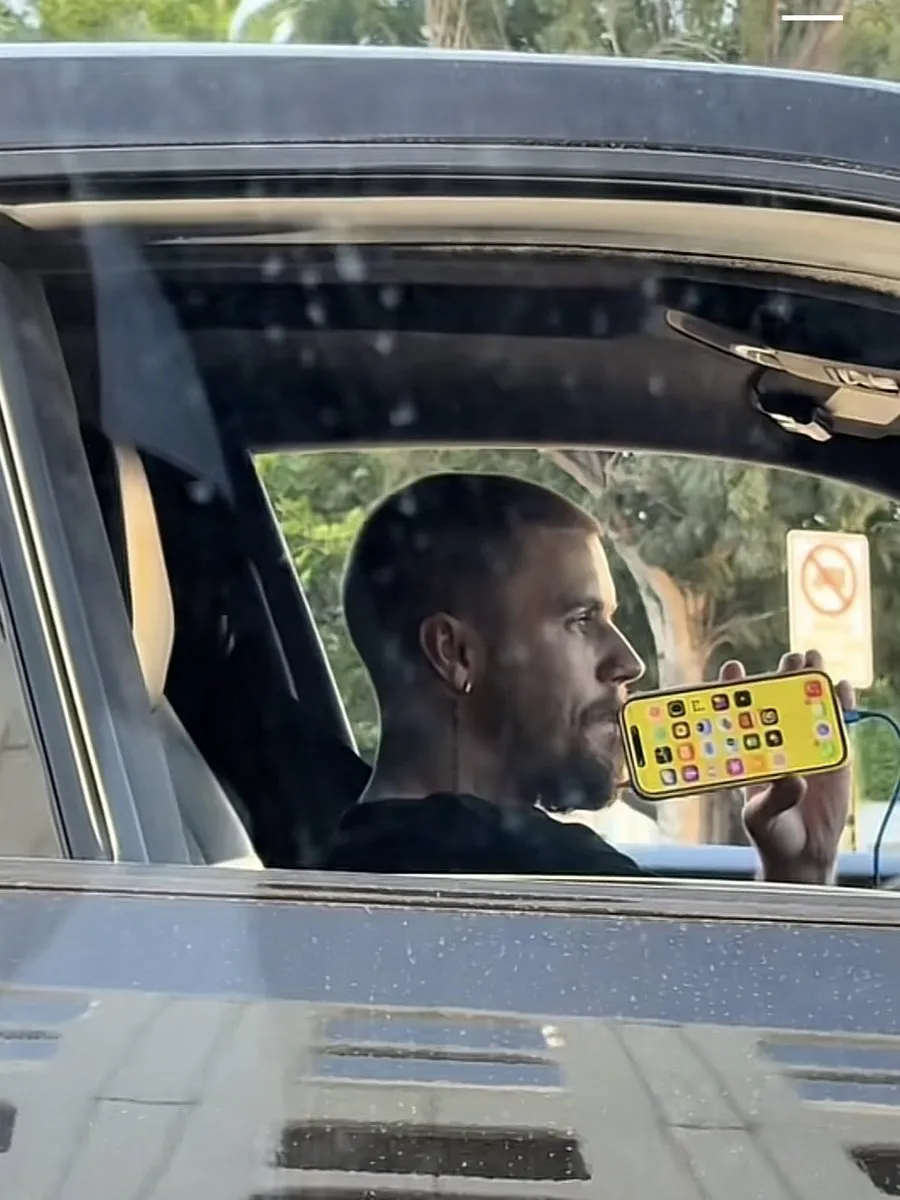 €LASSIC👁️‍🗨️ on X: "What is Justin Bieber doing with that app on his phone?😭😭😭 https://t.co/MPRsIh9HLK" / X