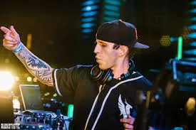Fallen Embers', le quatrième album d'Illenium arrivera officiellement le 16  juillet