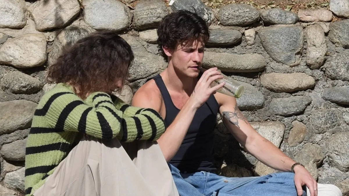 Shawn Mendes sips on smoothie with bandmate after addressing sexuality |  Daily Mail Online
