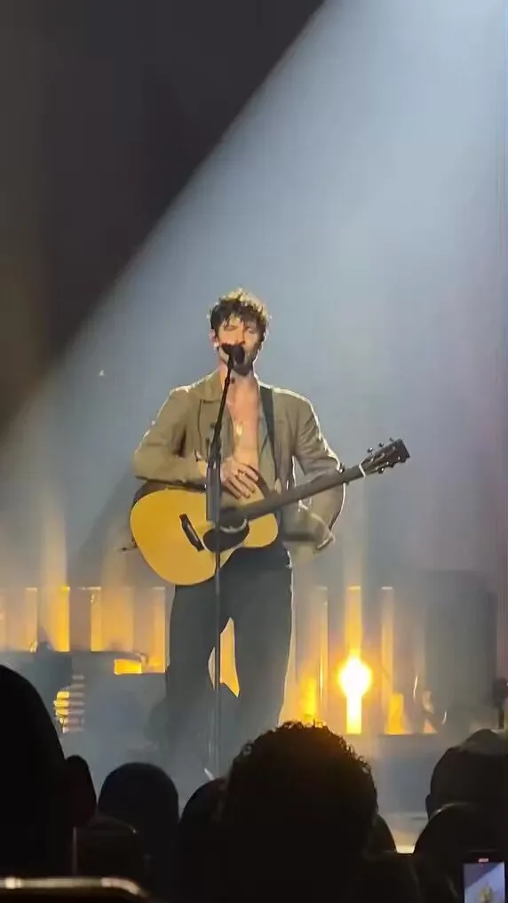 Shawn Mendes Updates on X: "Shawn's sweet speech to the fans tonight ❤️  #OnTheRoadAgainMontreal https://t.co/OREcgAmsaN" / X