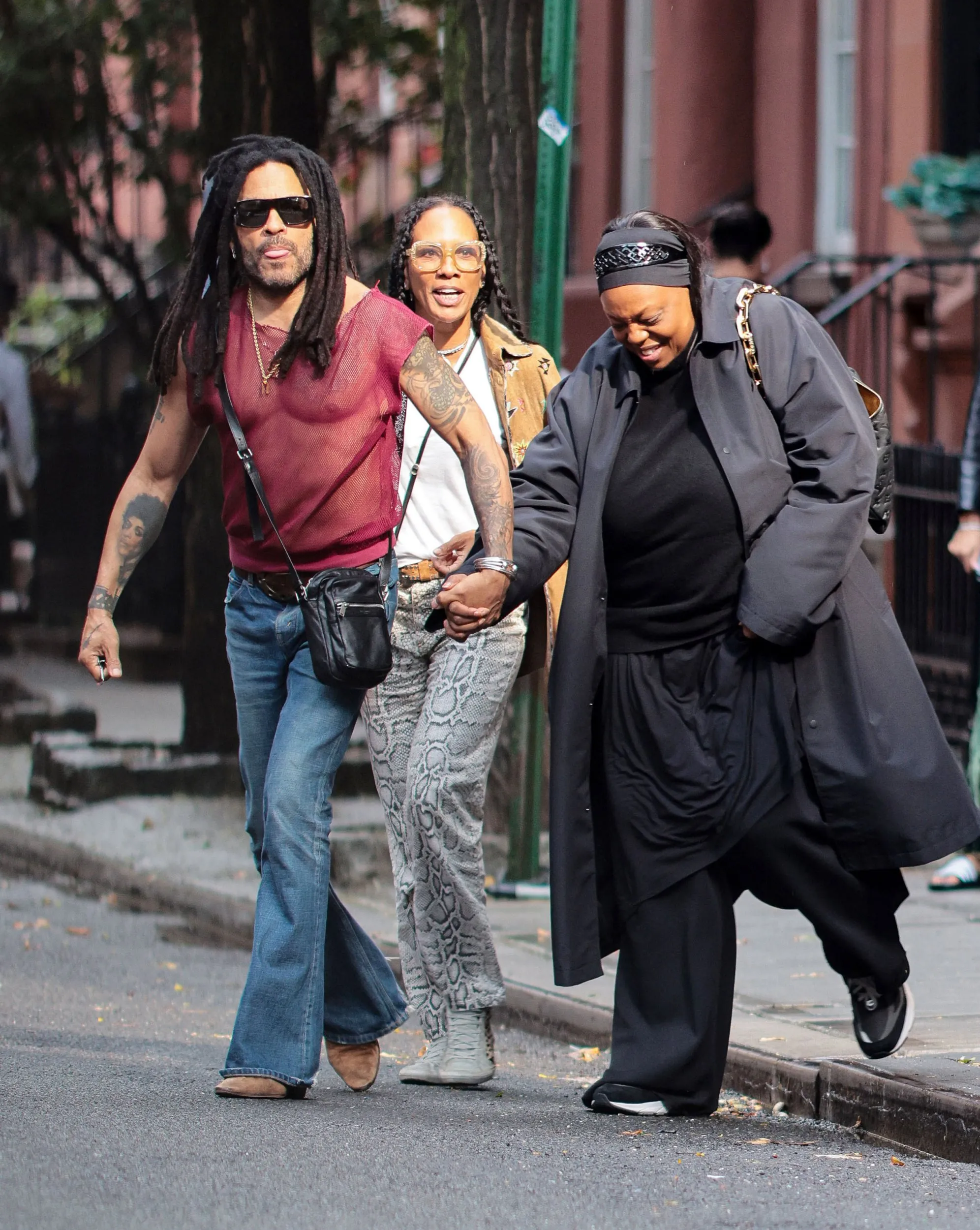 Zoë Kravitz introduces Harry Styles to dad Lenny on cosy lunch as romance  heats up | Metro News