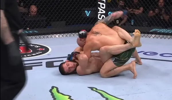 Alexander Volkanovski Holds No Grudge Over Islam Makhachev Super Fight: “Especially Finishing the Fight the Way We Did” - EssentiallySports