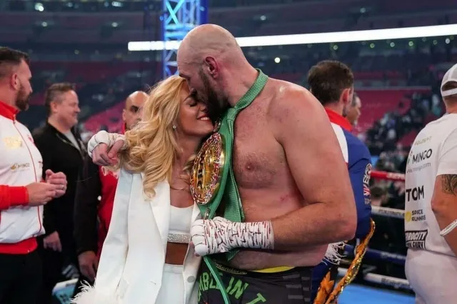 Tyson Fury và sự hy sinh lớn: 3 tháng không nói chuyện với vợ