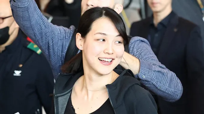 Bà xã của sao bóng chày đắt giá nhất lịch sử có lần hiếm hoi xuất hiện  trước truyền thông, nhan sắc khiến cả khung hình “bừng sáng”