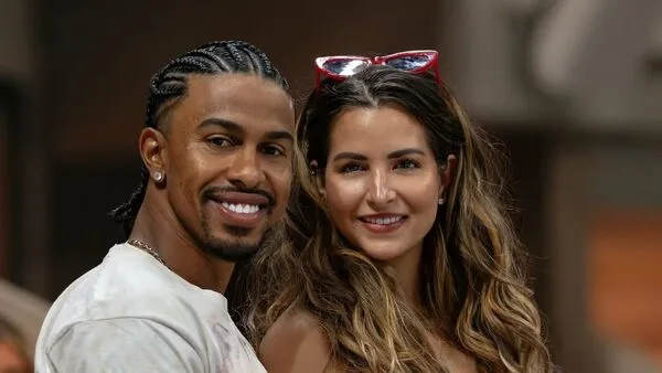 Watch: Francisco Lindor gets emotional watching his wife Katia perform  national anthem on violin | Mint
