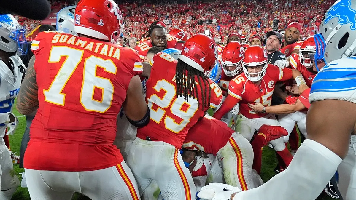 Chi nhánh Brian của Lions đánh bại Patrick Mahomes sau trận thua, gây ra  cuộc ẩu đả với máy thu rộng của Chiefs