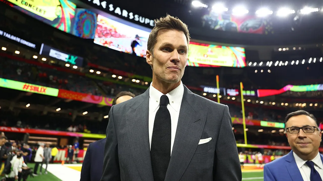 Tom Brady không đồng ý với các trọng tài về cuộc gọi can thiệp vượt qua