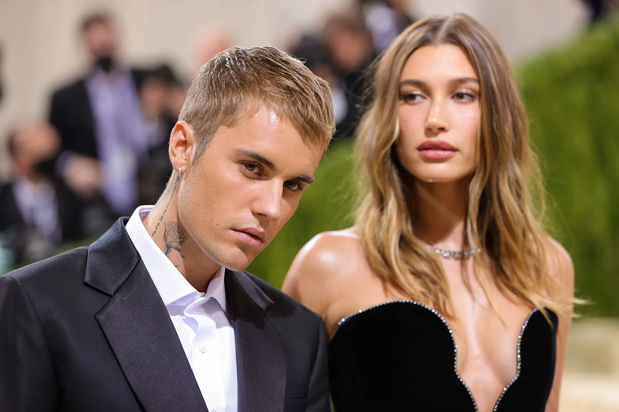 Justin Bieber apologizes for telling wife Hailey she would 'never' be a Vogue cover star…while praising her new Vogue cover | CNN