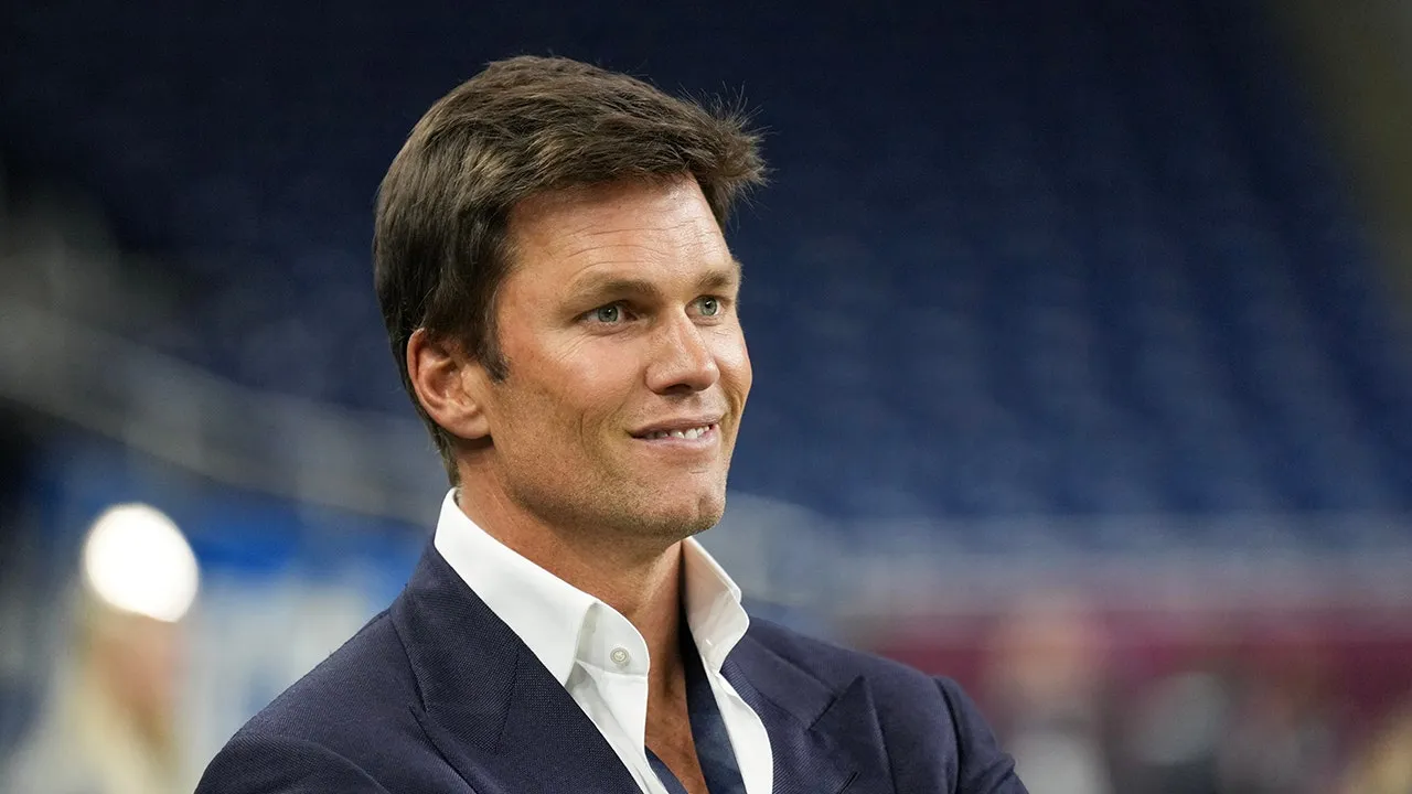 Huyền thoại NFL Tom Brady bày tỏ sự hối tiếc về sự nghiệp thi đấu lẫy
