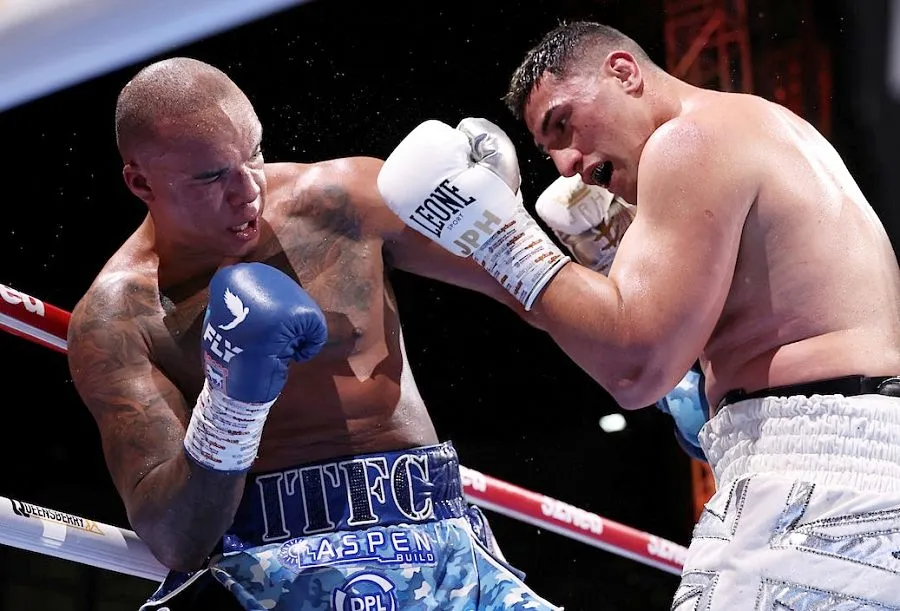 Usyk sẽ so găng với... bạn tập cũ ở trận bảo vệ đai bắt buộc?